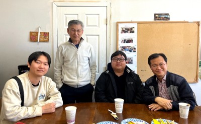 3. 시카고 다민족 교회 홍귀표 목사와 함께 (1).jpg