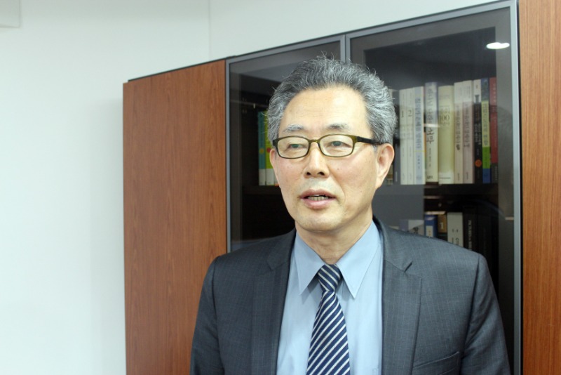 이경섭 목사.jpg