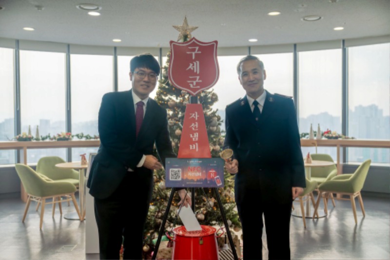 인동에프엔 (2) 좌측부터 장창권 인동에프엔 경영지원본부장, 김병윤 구세군 사령관.jpg