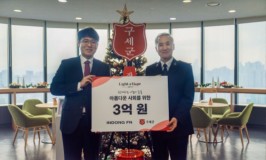 인동에프엔 (1) 좌측부터 장창권 인동에프엔 경영지원본부장, 김병윤 구세군 사령관.jpg